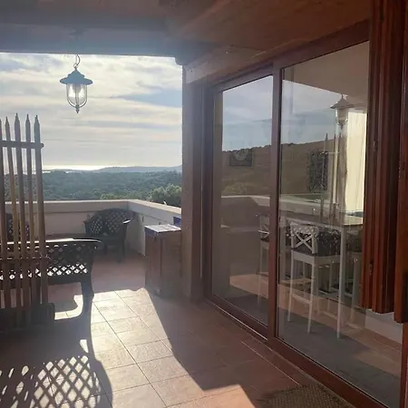 Bilocale Vista Mare Presso Costa Smeralda דירה *